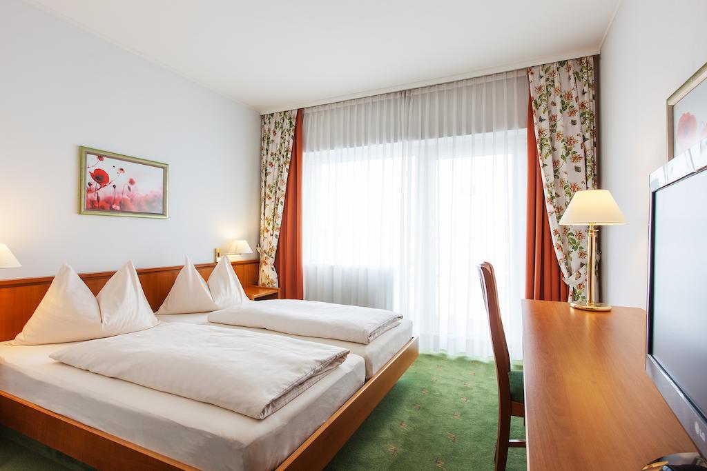 Landzeit Motor-Hotel St. Valentin Δωμάτιο φωτογραφία